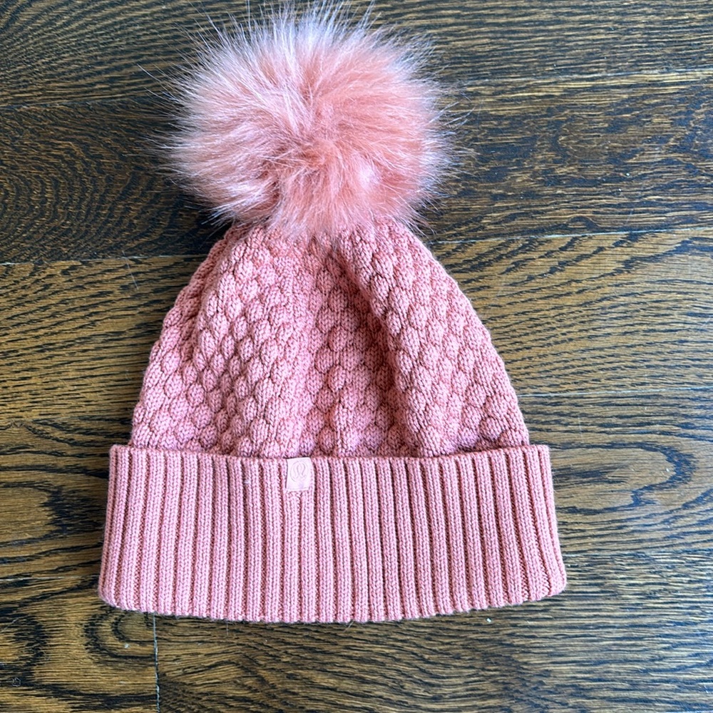 Lululemon Pom Pom beanie